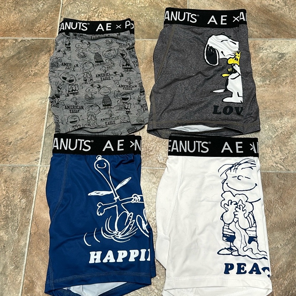 4 pair AE Peanuts Collection boxer-briefs size medium